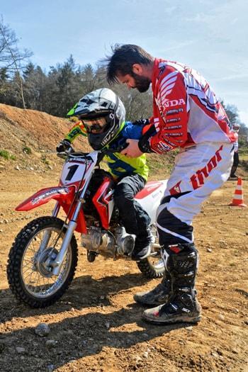 Kinder Motocross fahren lernen